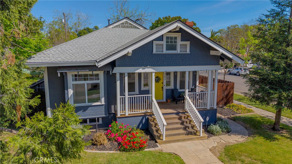 303 West 21st Street Merced, CA 95340 - Photo 12 of 52 a front view of a house with garden