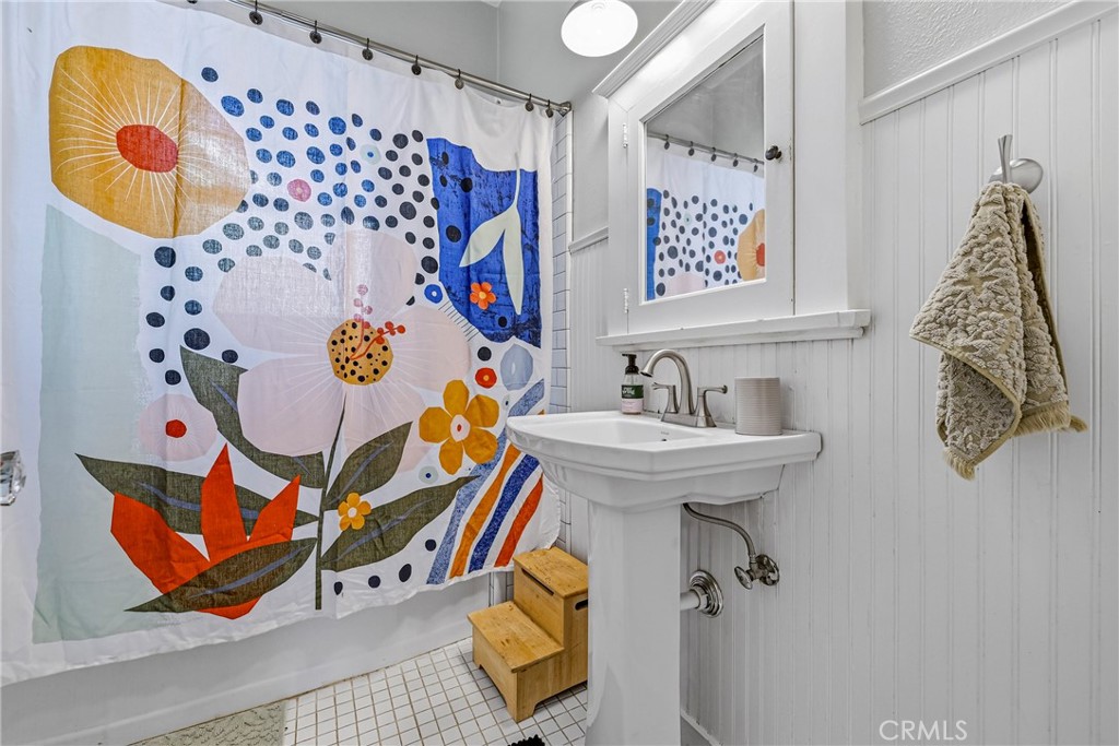 303 West 21st Street Merced, CA 95340 - Photo 28 of 52 a bathroom with a sink and mirror with painted walls
