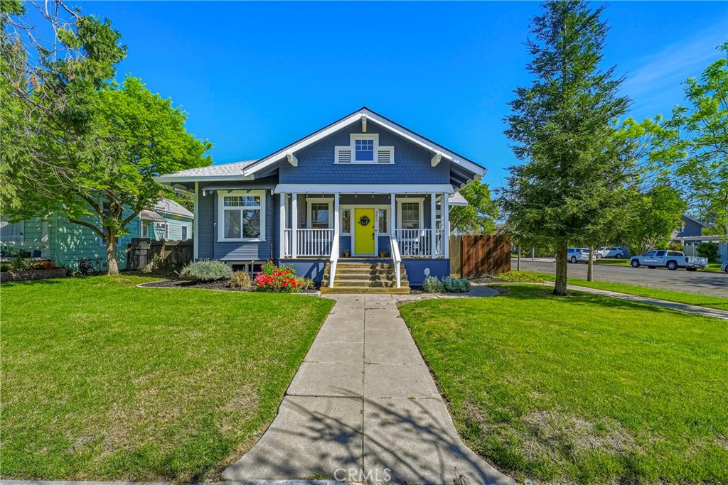 303 West 21st Street Merced, CA 95340 - Photo 5 of 52 a view of a yard in front of house
