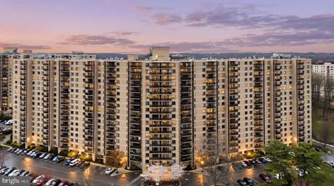 $369,999 | 307 Yoakum Parkway, Unit 706, Alexandria, VA 22304