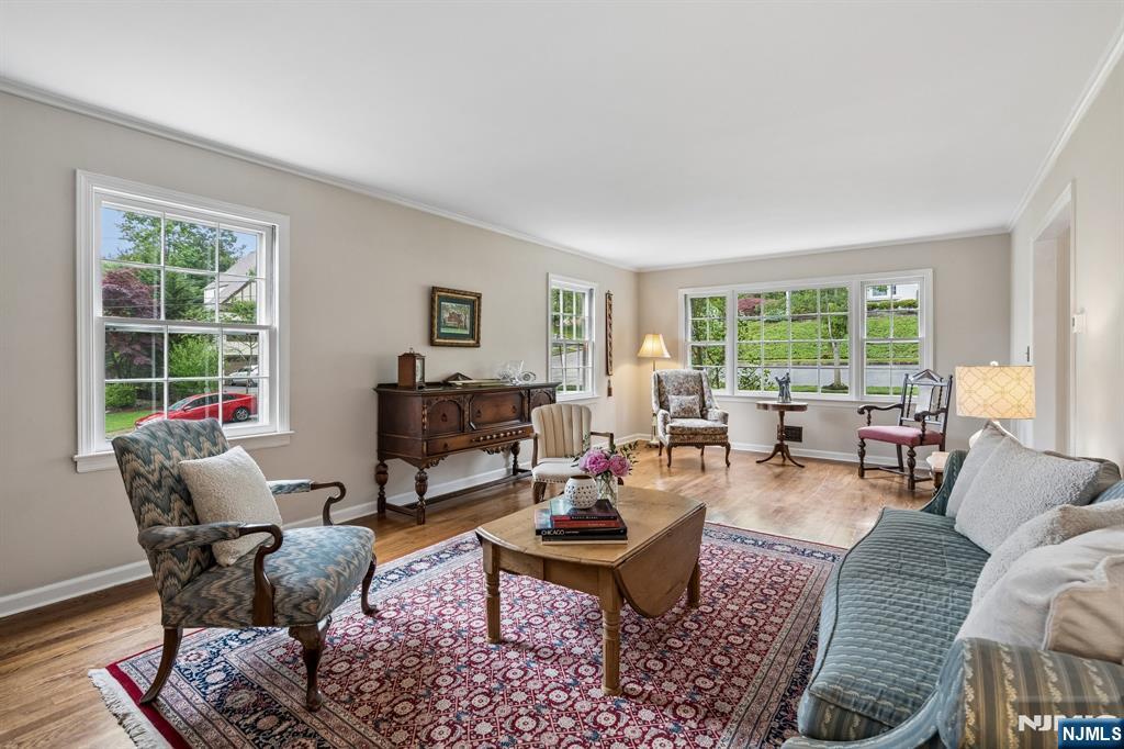 81 Mountain Road Verona, NJ 07044 - Photo 5 of 31