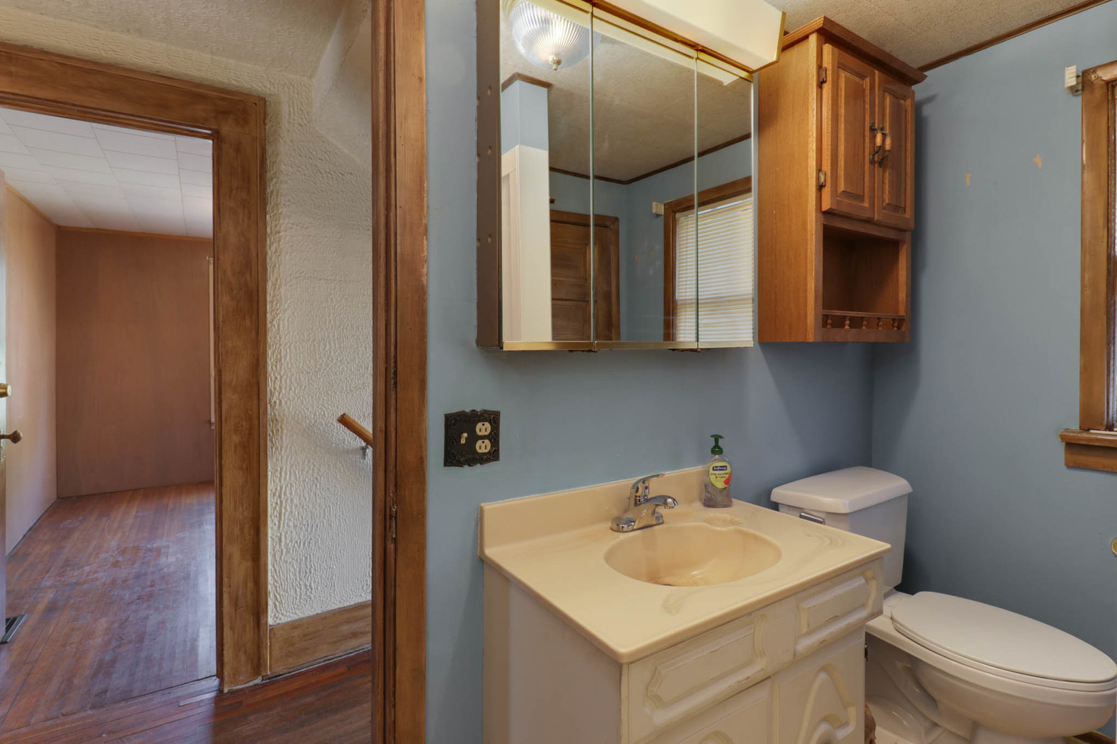 506 South Denver Street Bloomington, IL 61701 - Photo 20 of 41 a bathroom with a toilet sink and mirror