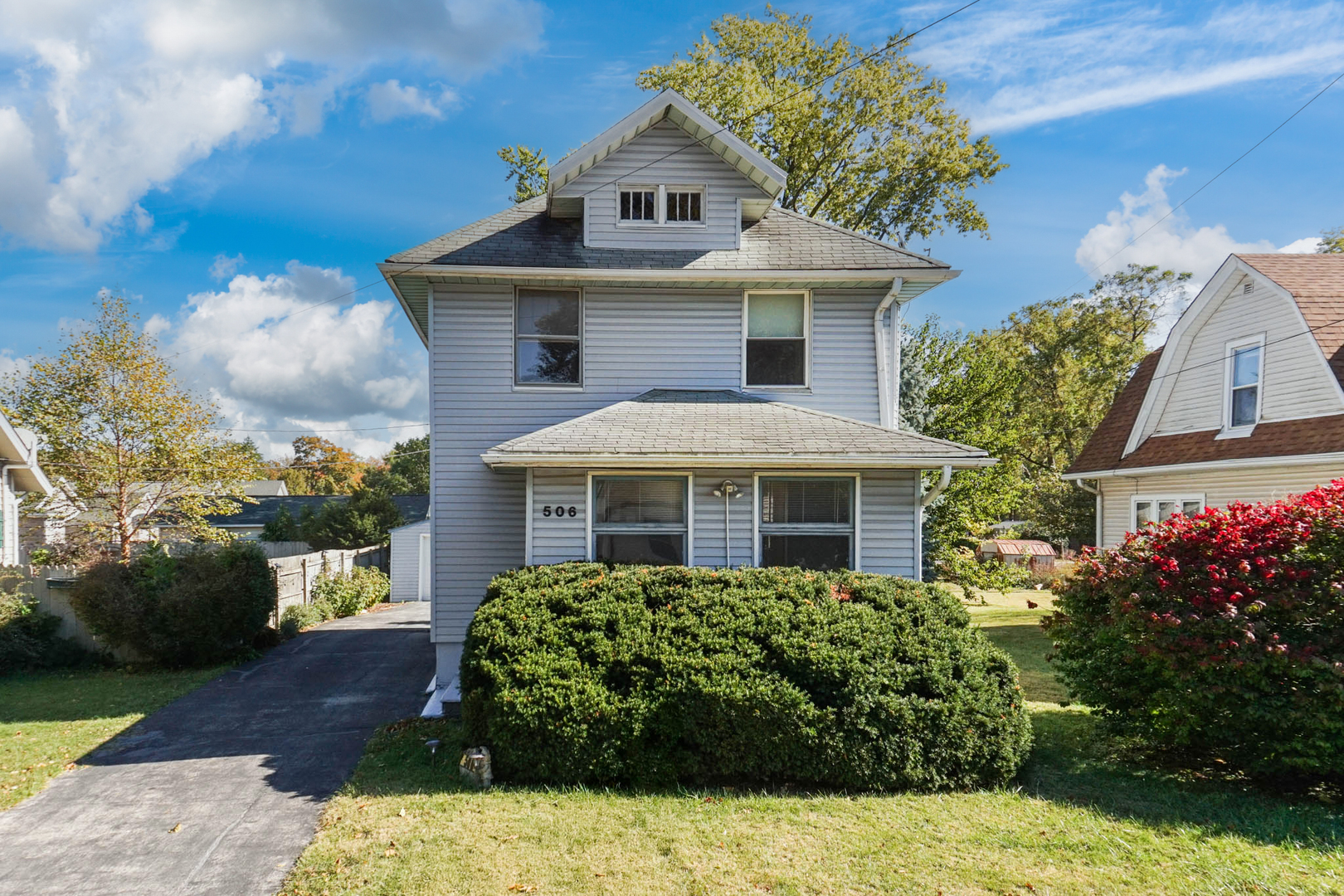 506 South Denver Street Bloomington, IL 61701 - Photo 2 of 41 a view of house with garden