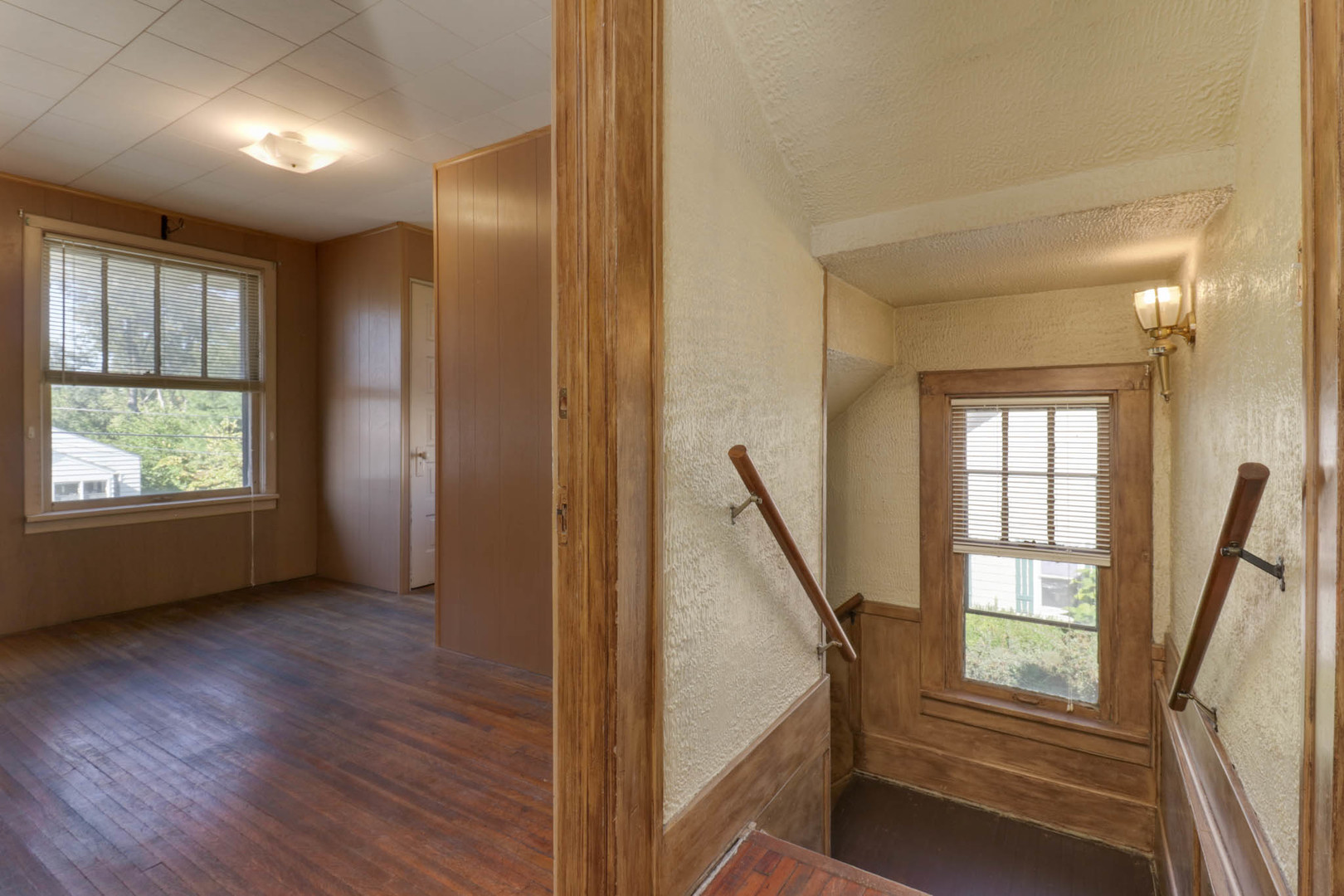 506 South Denver Street Bloomington, IL 61701 - Photo 27 of 41 a view of entryway with wooden floor and livingroom