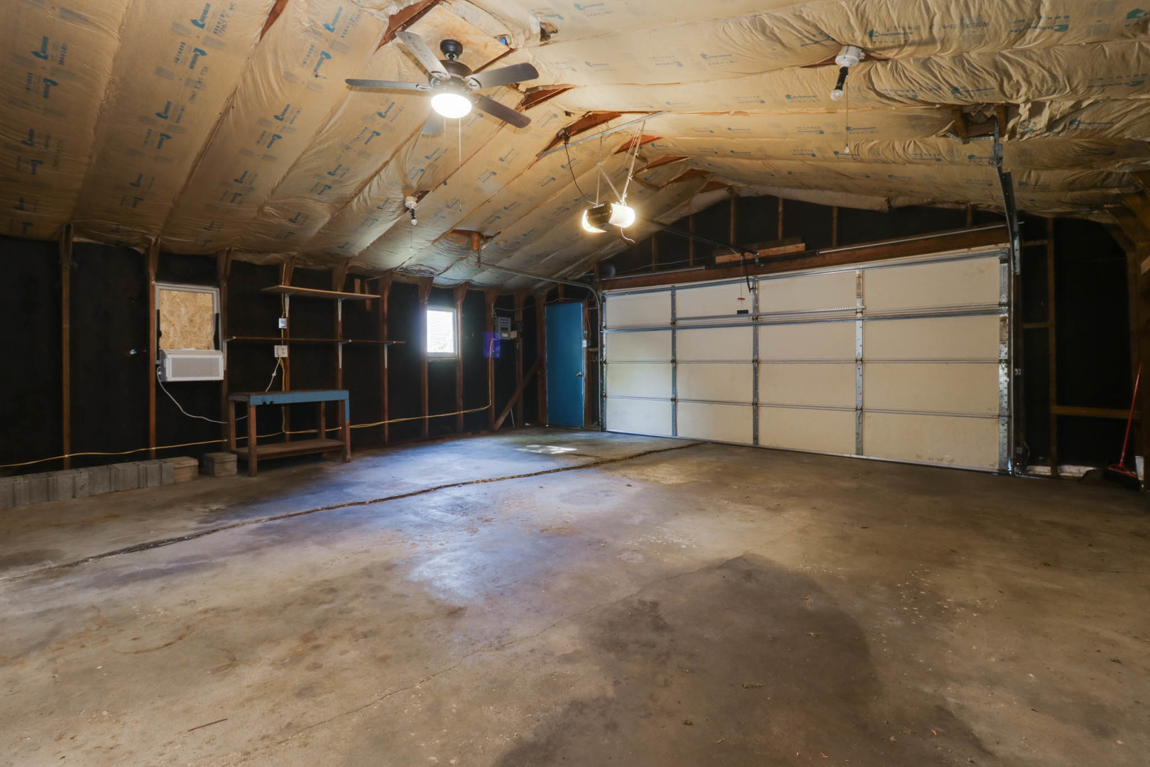 506 South Denver Street Bloomington, IL 61701 - Photo 33 of 41 a view of a garage