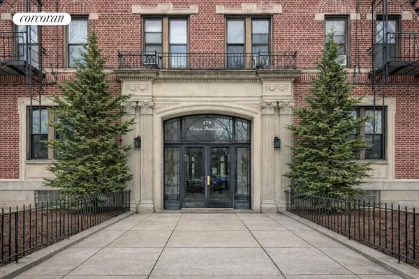 $699,000 | 179 Ocean Parkway, Unit 1E | Kensington