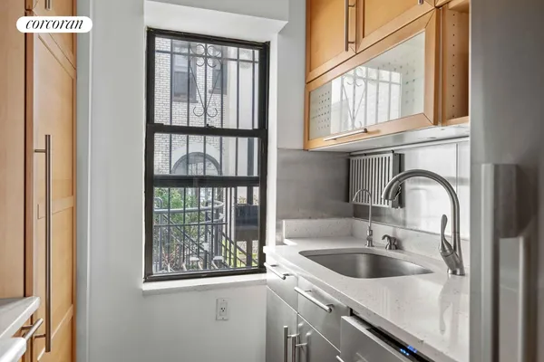 $699,000 | 179 Ocean Parkway, Unit 1E | Kensington