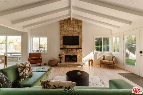 $2,995,000 | 19809 Montau Drive, Topanga, CA 90290