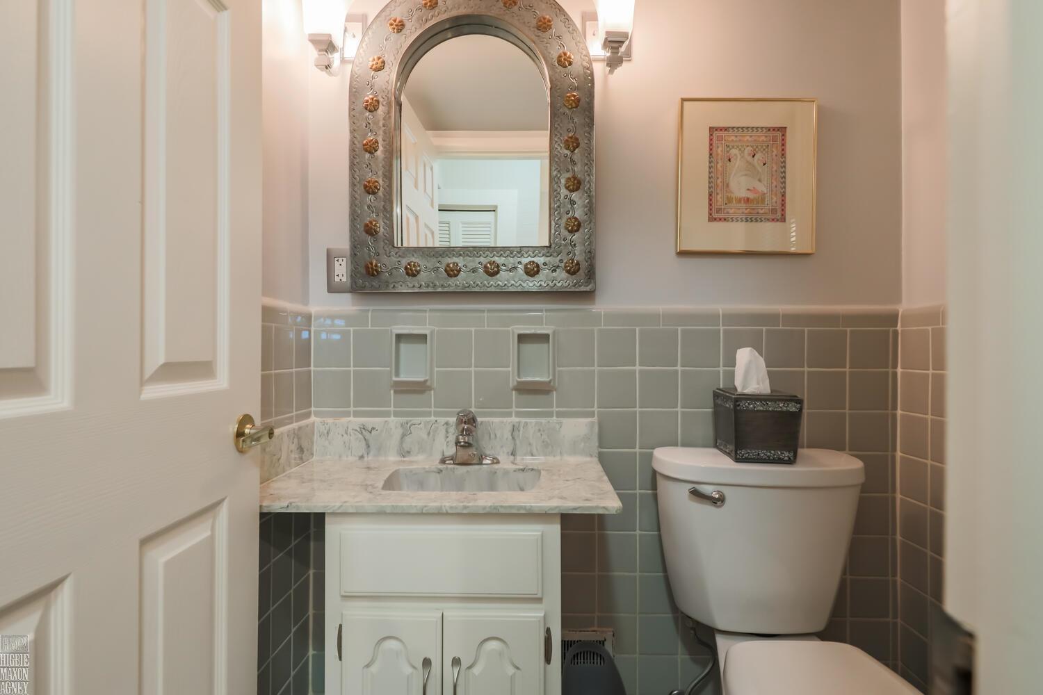 1052 Whittier Road Grosse Pointe, MI 48230 - Photo 13 of 38 1st Floor Half Bath