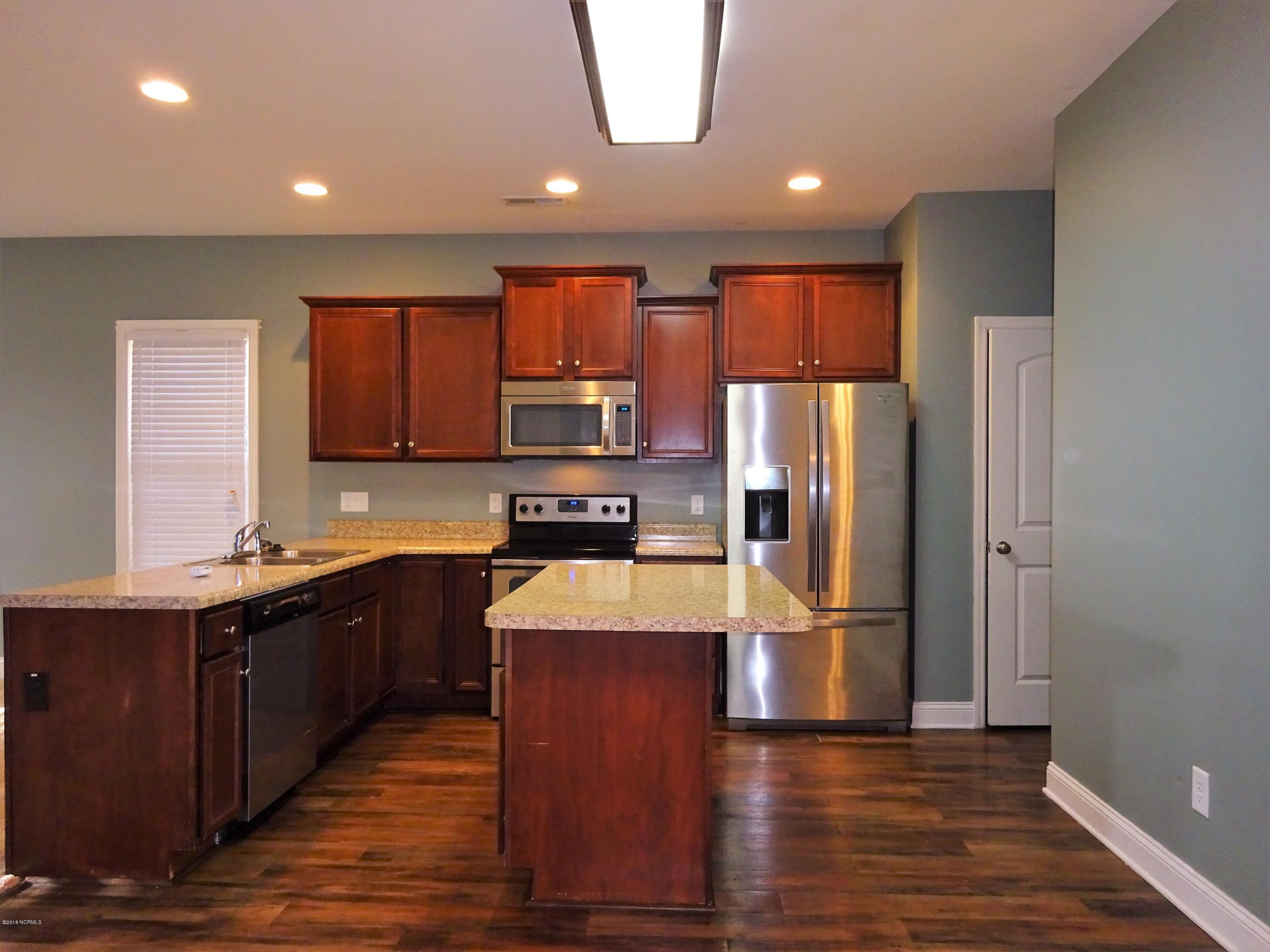 304 Raintree Circle Jacksonville, NC 28540 - Photo 8 of 29 DSC05856