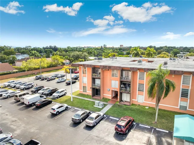 $274,900 | 9423 Southwest 76th Street, Unit W21, Miami, FL 33173