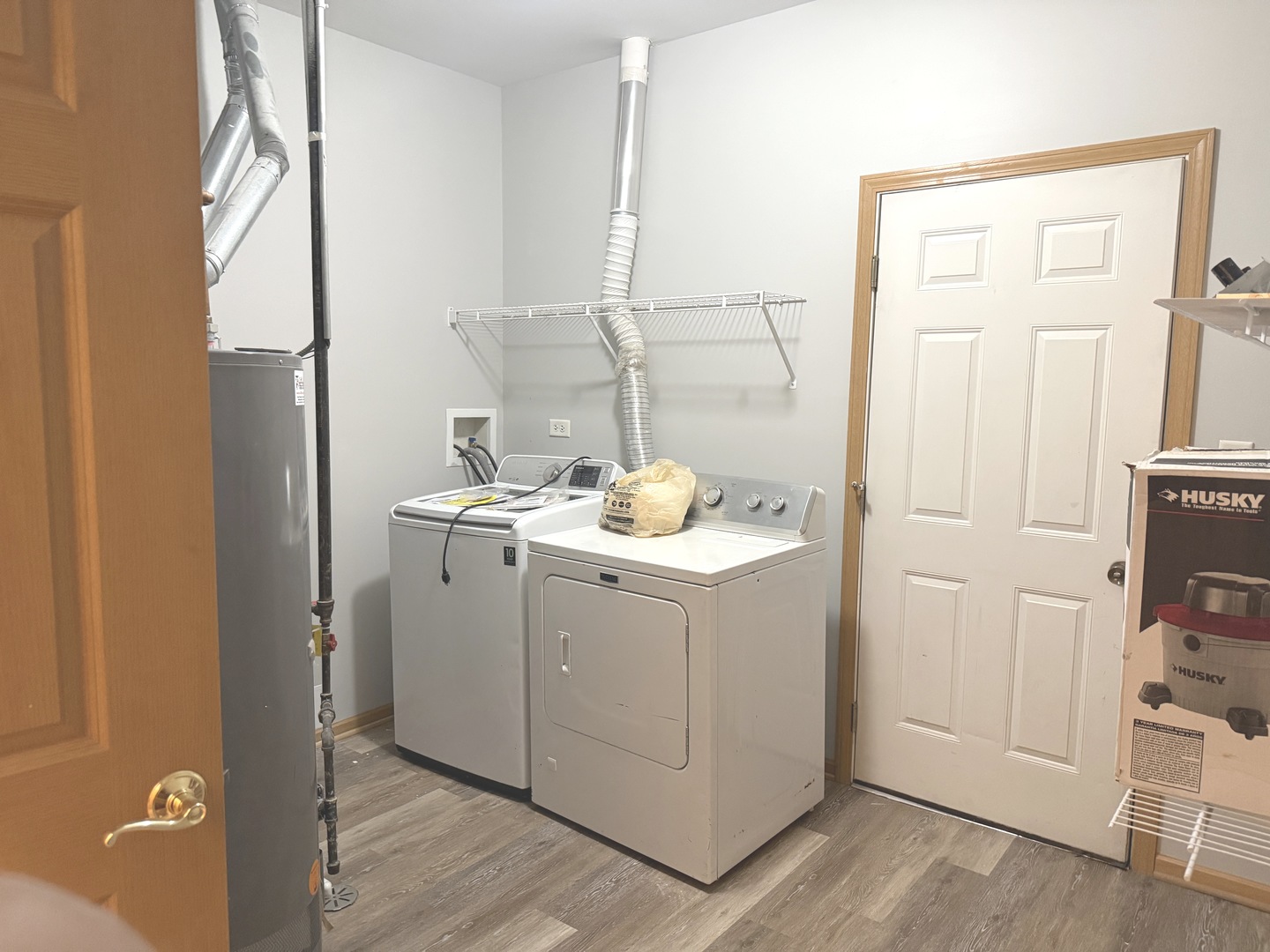 810 Woodewind Drive, Unit 810 Naperville, IL 60563 - Photo 9 of 16 a bathroom with a sink vanity and a mirror