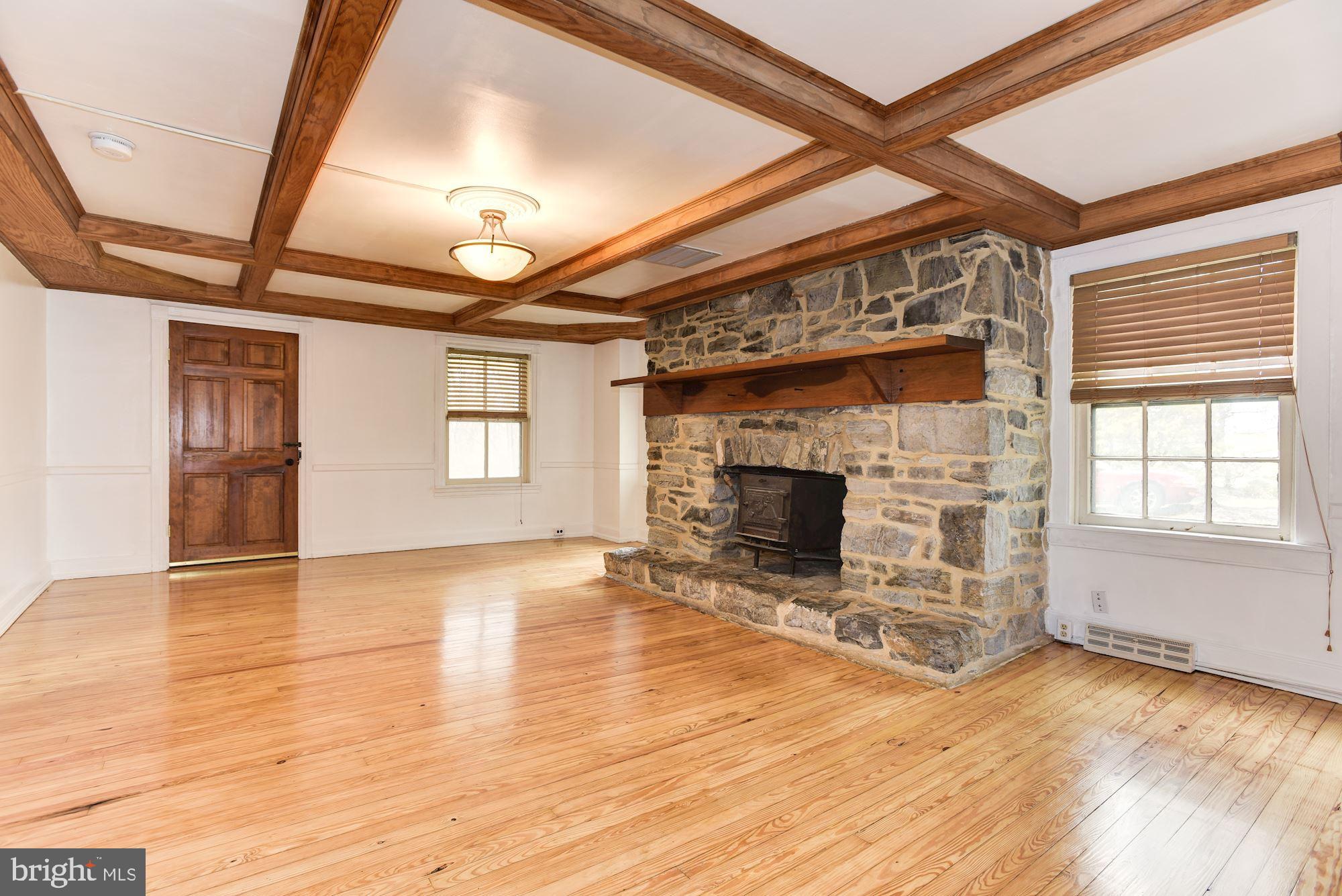 16750 Spielman Road Fairplay, MD 21733 - Photo 2 of 40 Living Room