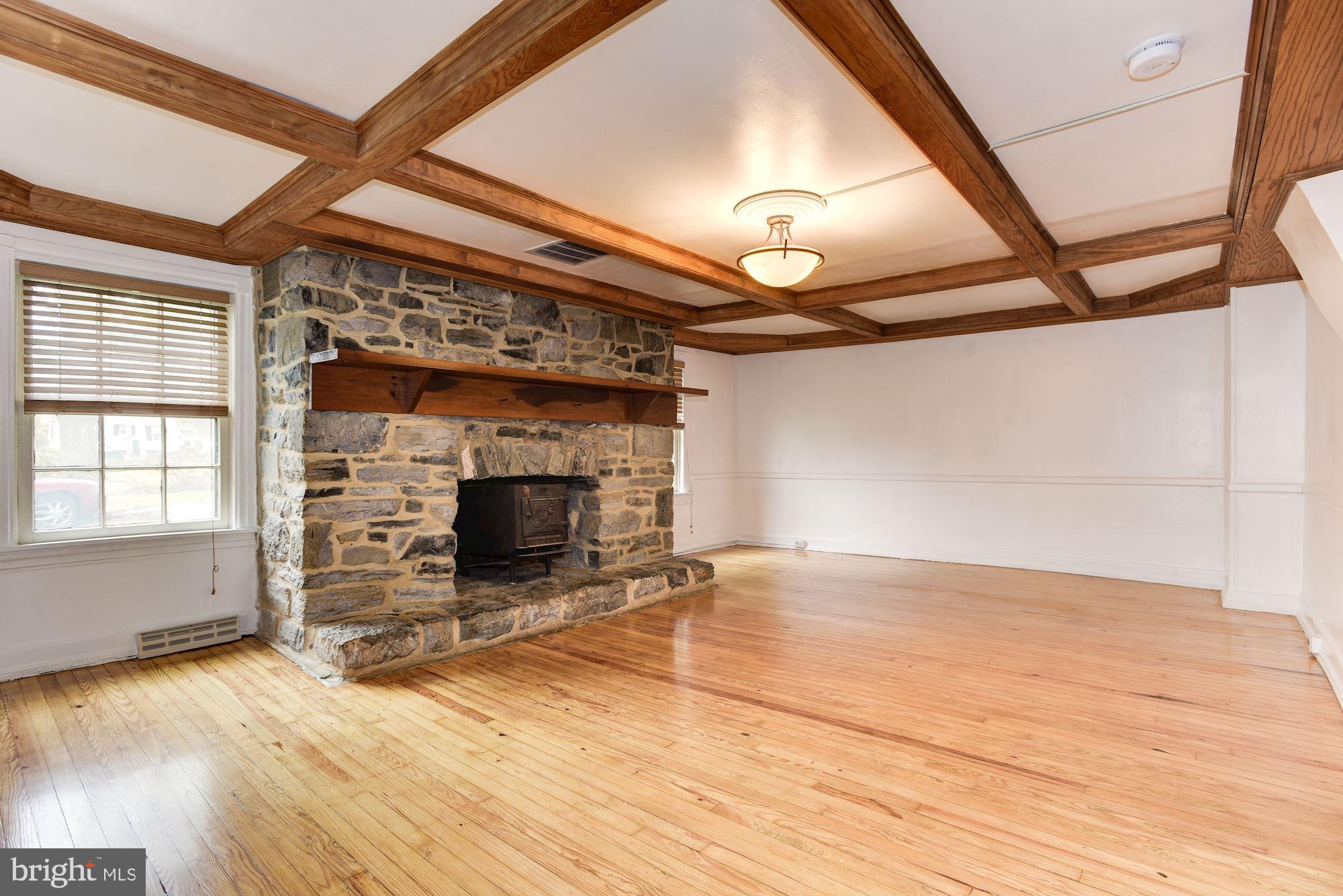 16750 Spielman Road Fairplay, MD 21733 - Photo 3 of 40 Living Room
