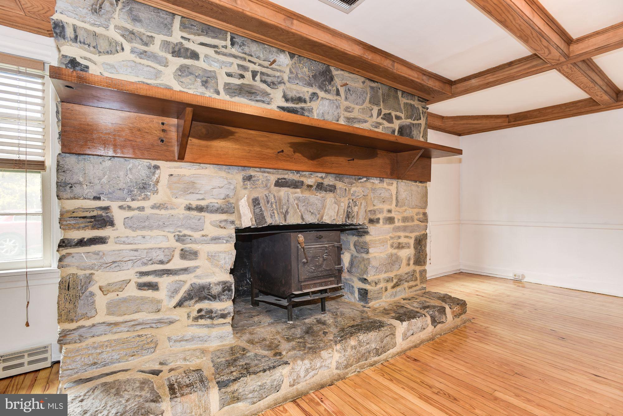 16750 Spielman Road Fairplay, MD 21733 - Photo 5 of 40 Living Room