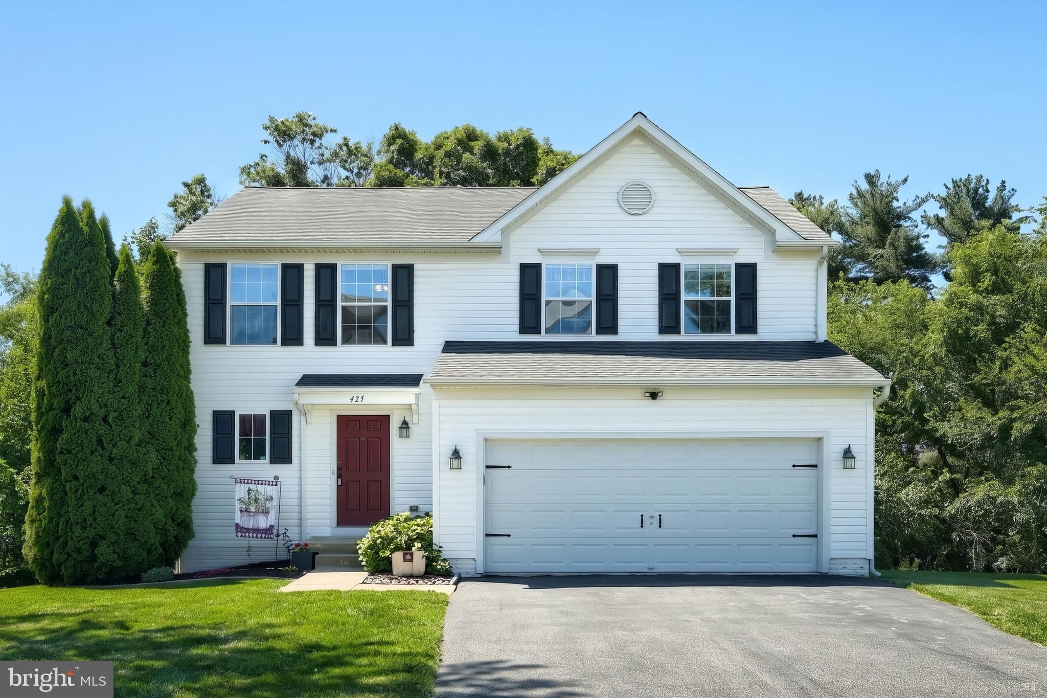 425 Lakeview Drive Spring Grove, PA 17362 - Photo 1 of 51 a front view of a house with a garden