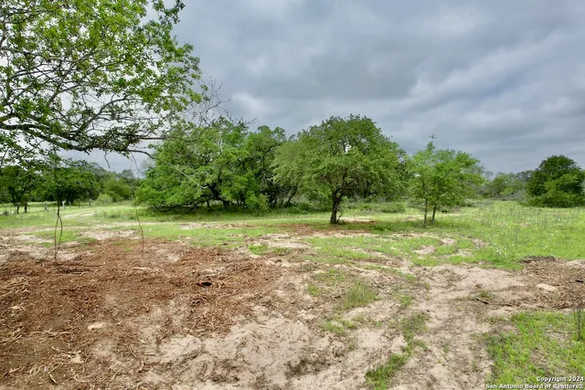 $1,493,700 | 770 Natalia Tx 78059, Devine, TX 78016