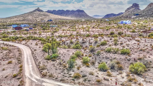 a view of a houses with a yard