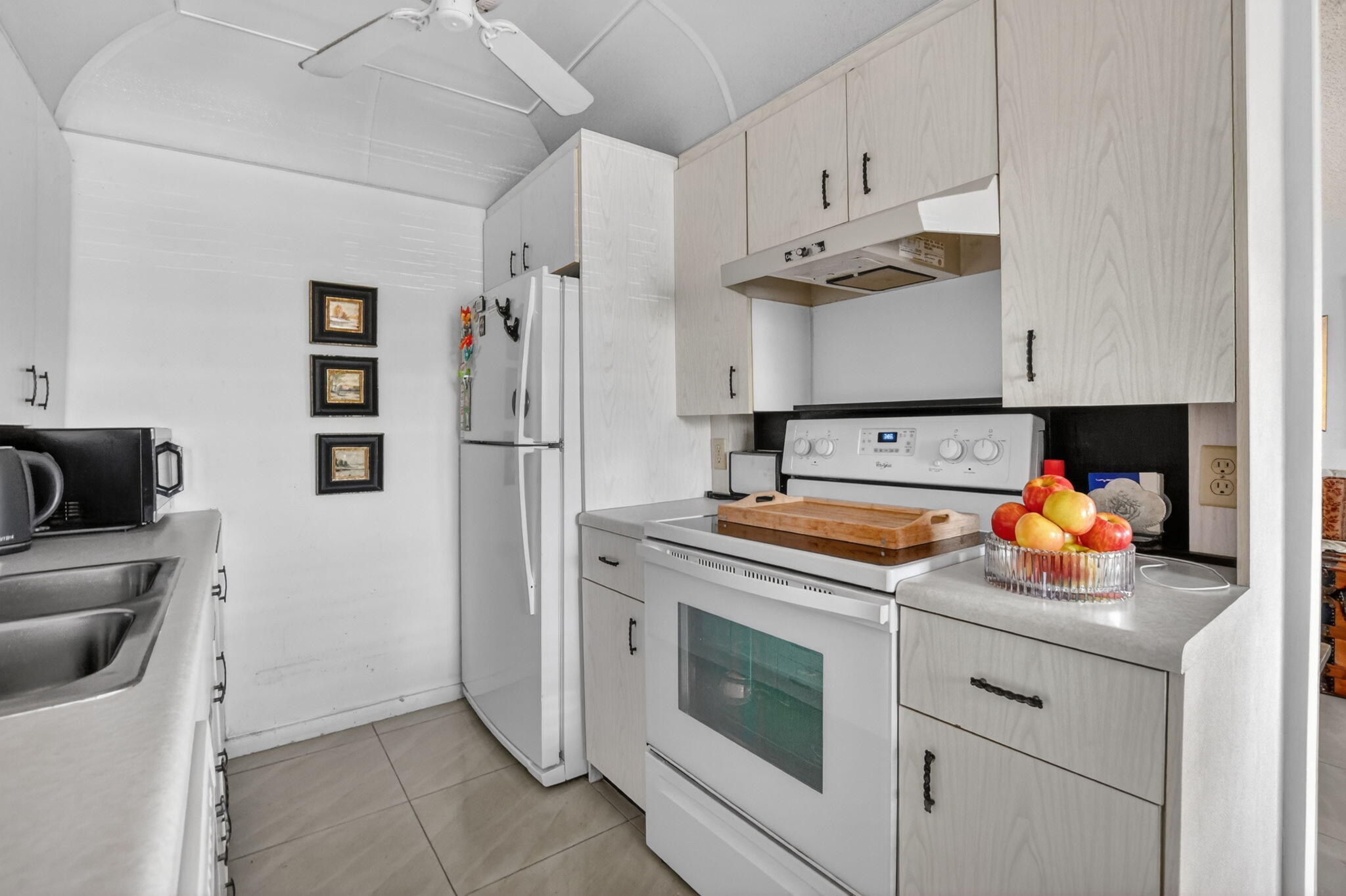 4024 Guildford East, Unit 4024 Boca Raton, FL 33434 - Photo 8 of 76 9-web-or-mls-DSC_7197