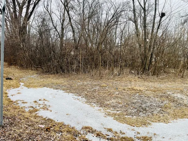 $59,900 | 21290 West Engle Drive, Lake Villa, IL 60046