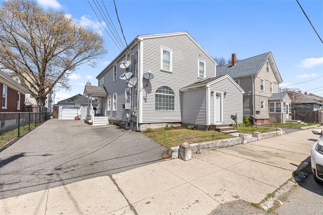 18 Hanover Avenue Pawtucket, RI 02861 - Photo 3 of 50