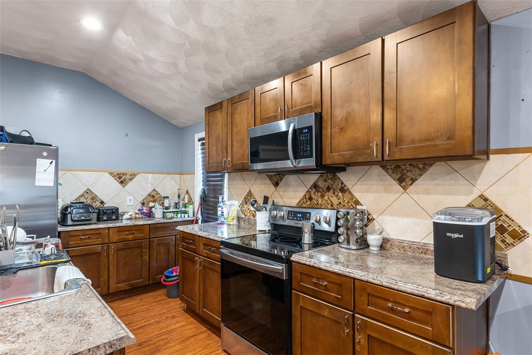 18 Hanover Avenue Pawtucket, RI 02861 - Photo 37 of 50