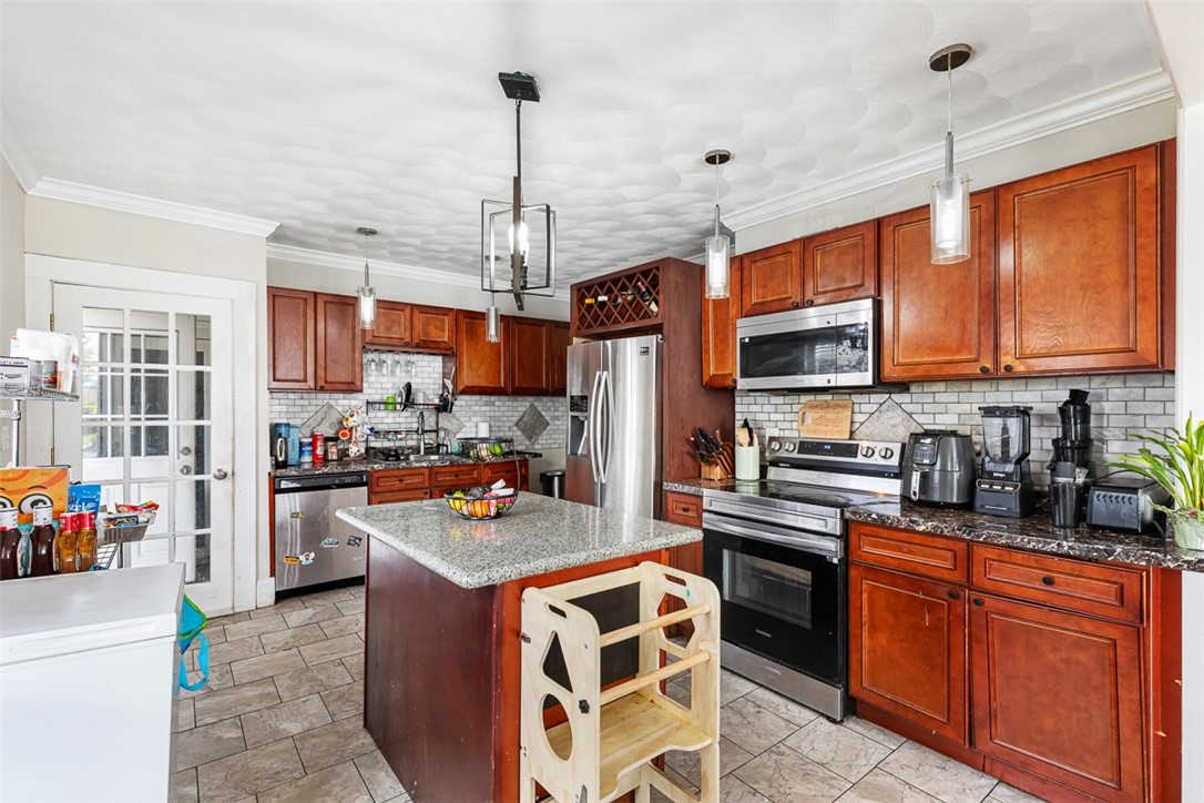 18 Hanover Avenue Pawtucket, RI 02861 - Photo 6 of 50