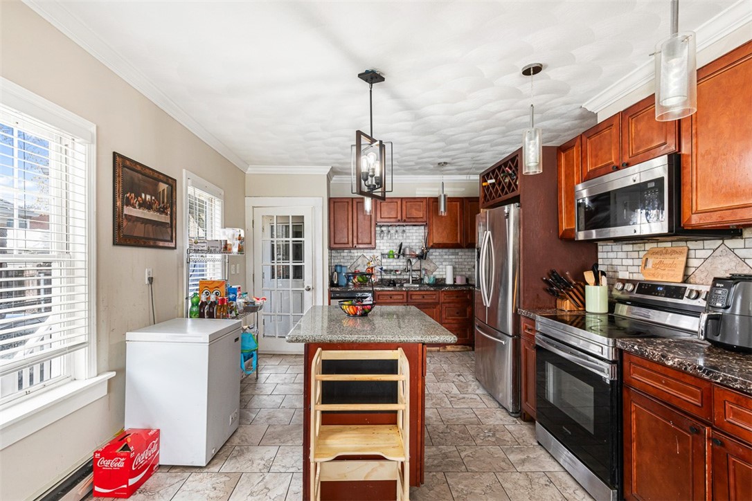 18 Hanover Avenue Pawtucket, RI 02861 - Photo 7 of 50