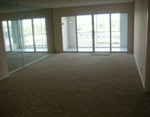299 North Riverside Drive, Unit 504 Pompano Beach, FL 33062 - Photo 4 of 8 Living Room