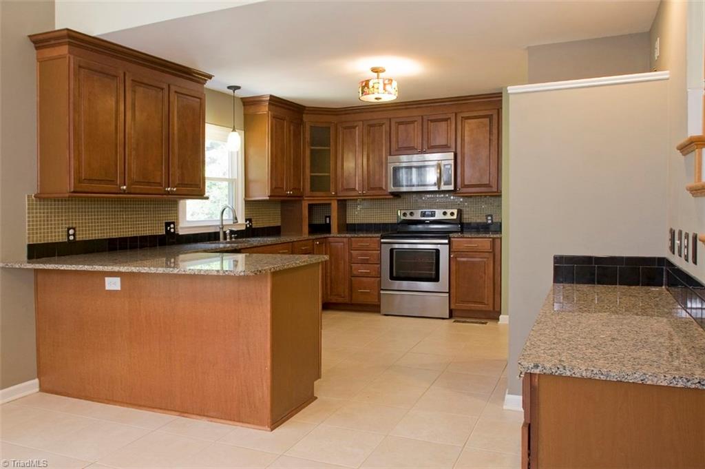 5528 Folkstone Road Pfafftown, NC 27040 - Photo 6 of 27 Gallery Image 6