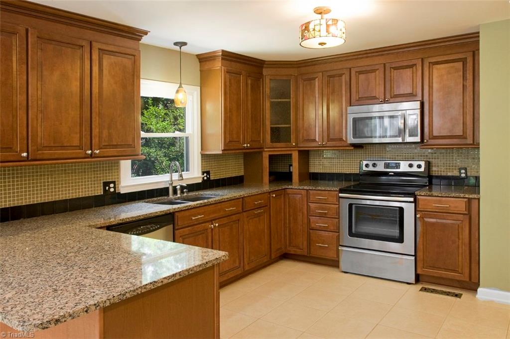5528 Folkstone Road Pfafftown, NC 27040 - Photo 7 of 27 Gallery Image 7