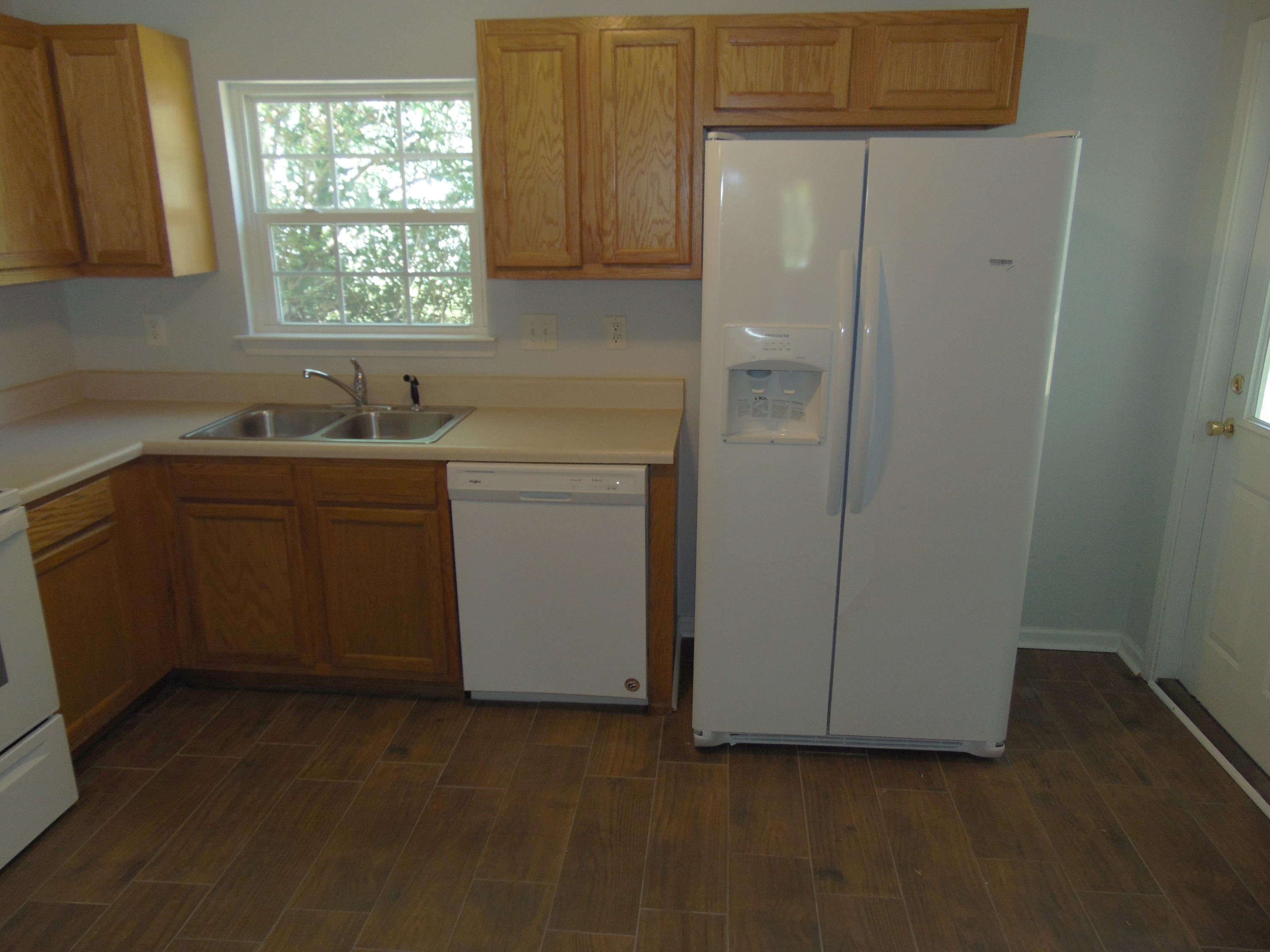 116 Spurrier Way, Unit B Moncks Corner, SC 29461 - Photo 4 of 27 RECENT APPLIANCES