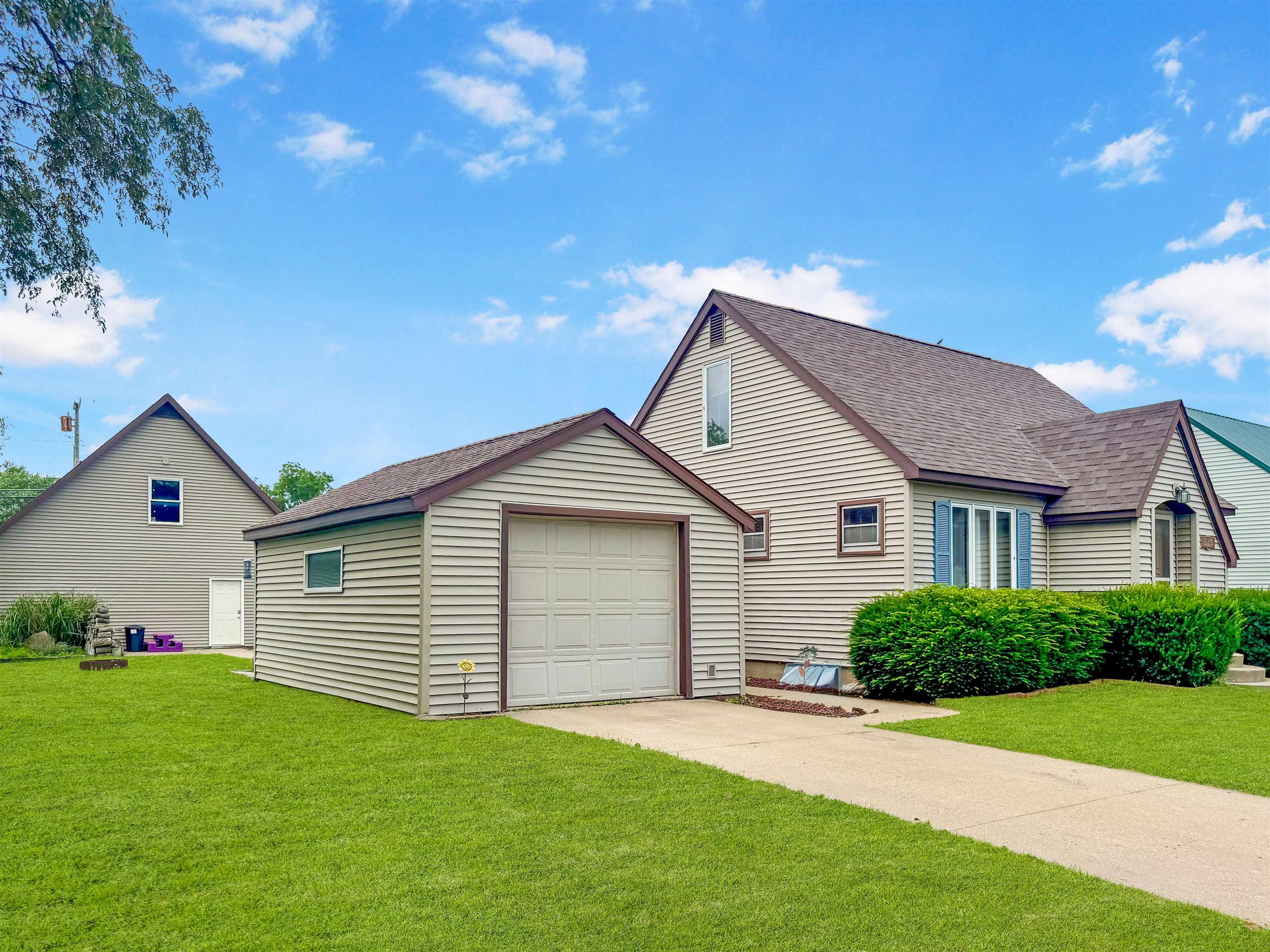 323 South Ohio Street Prairie du Chien, WI 53821 - Photo 2 of 38
