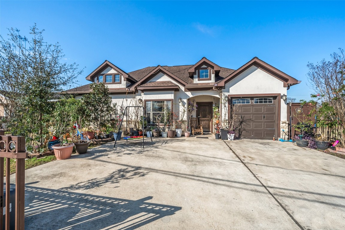 1508 Miami Road Pasadena, TX 77502 - Photo 3 of 34 a front view of a house with yard and parking