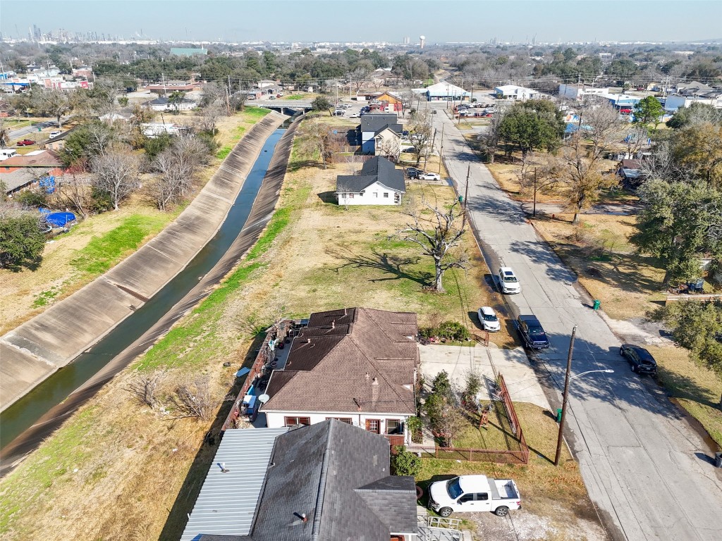 1508 Miami Road Pasadena, TX 77502 - Photo 31 of 34 an aerial view of residential houses with outdoor space