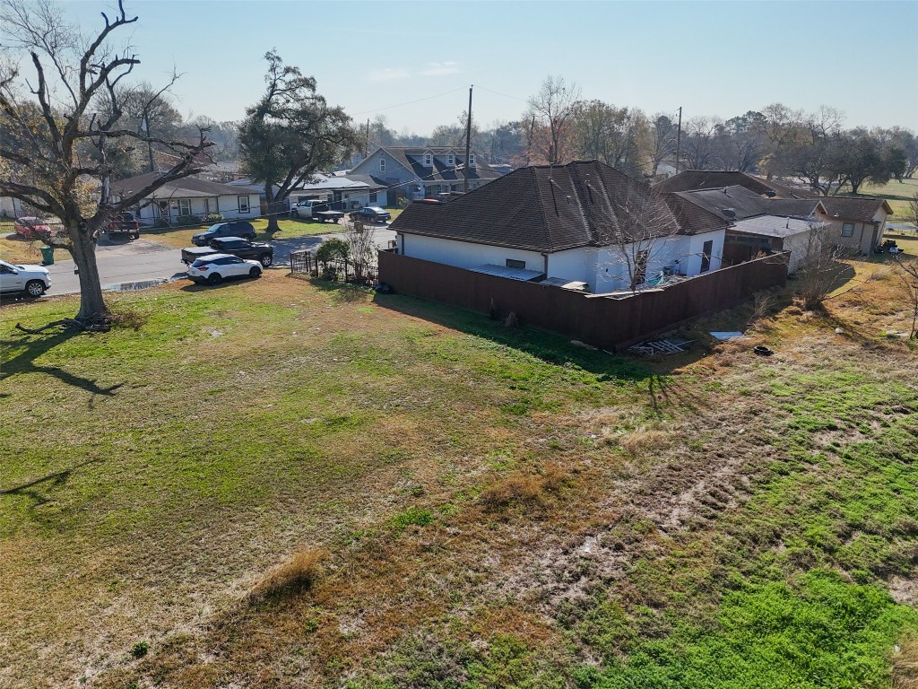 1508 Miami Road Pasadena, TX 77502 - Photo 34 of 34 a backyard of a house with table and chairs