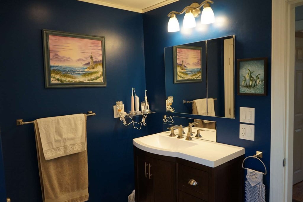 30 Stratford Road Weymouth, MA 02191 - Photo 8 of 20 Gallery Image 8