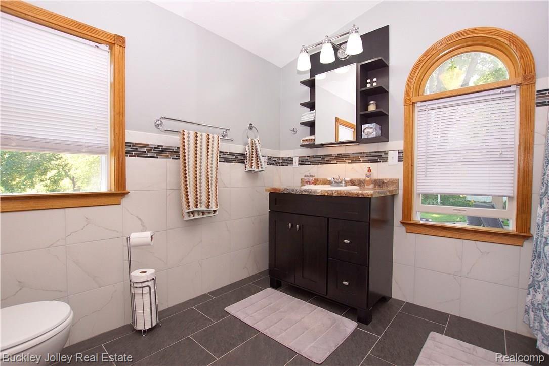 2986 Faussett Road Howell, MI 48855 - Photo 15 of 28 Completely Updated Full Bath