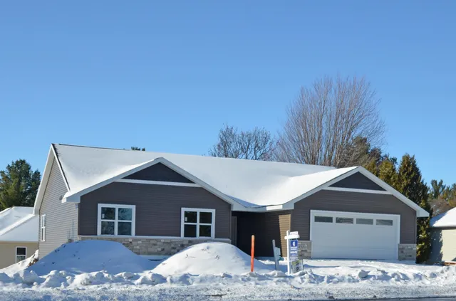 $439,900 | 470 South Huron Road, Green Bay, WI 54311