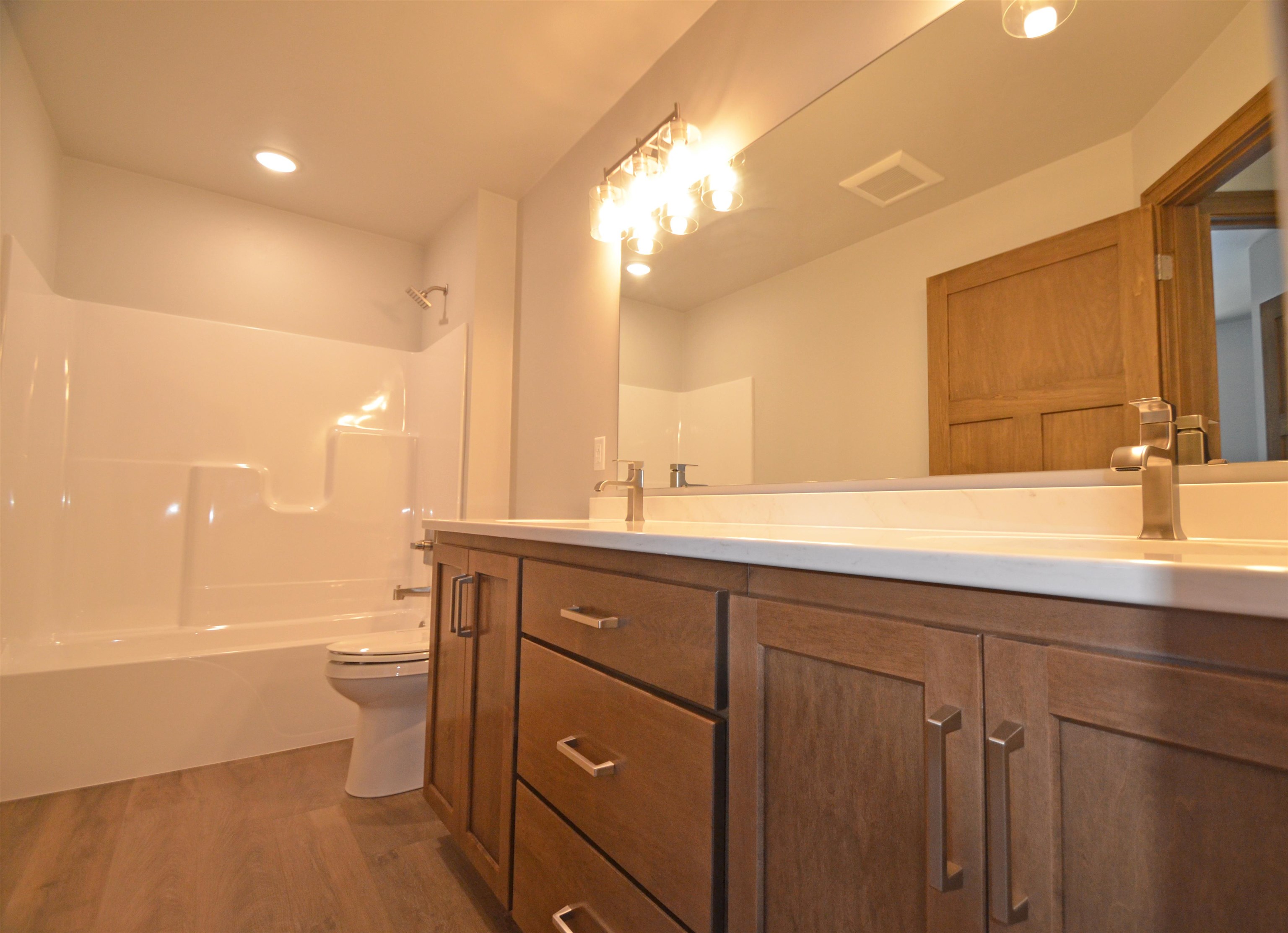 470 South Huron Road Green Bay, WI 54311 - Photo 11 of 27