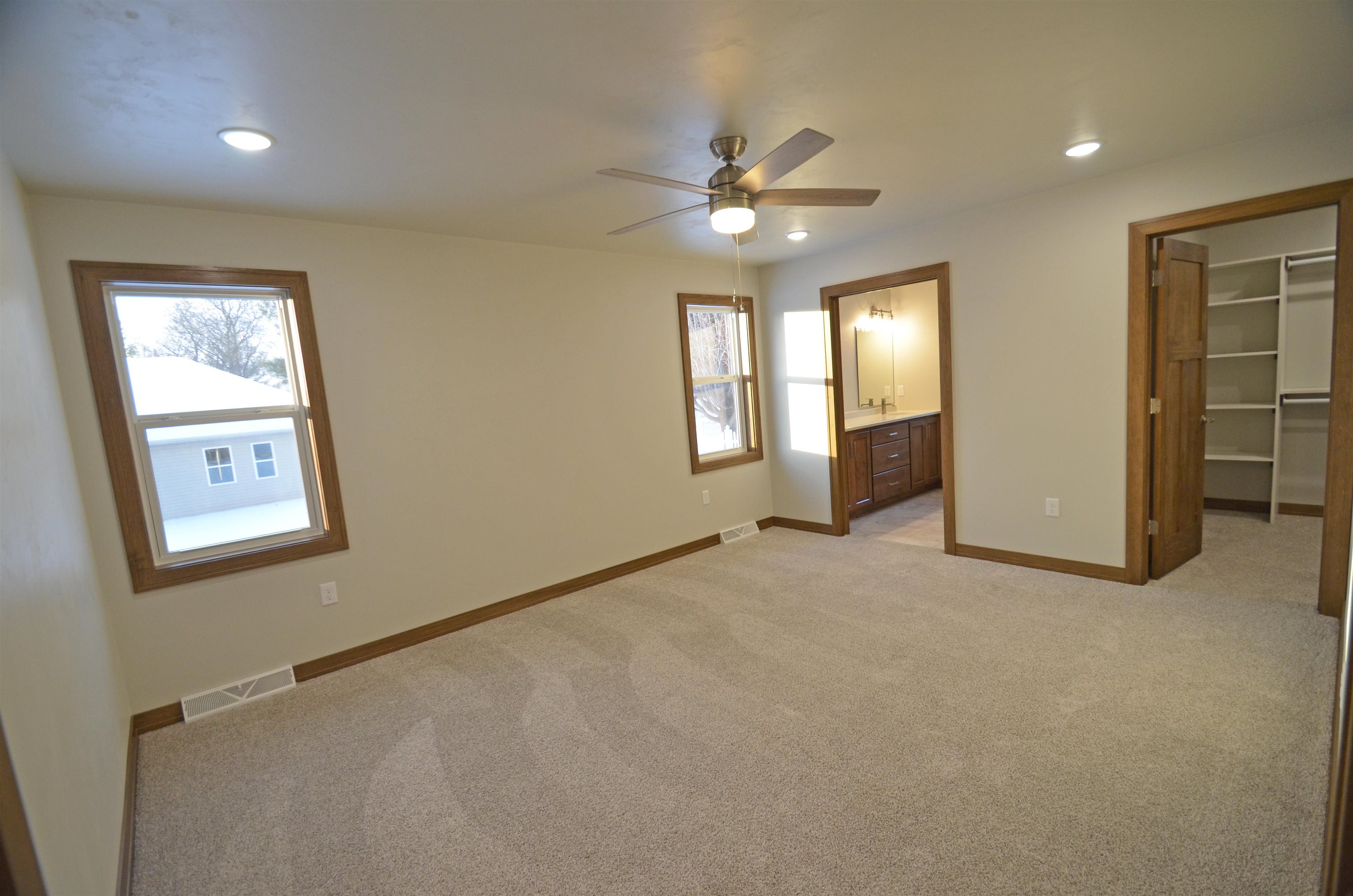 470 South Huron Road Green Bay, WI 54311 - Photo 12 of 27