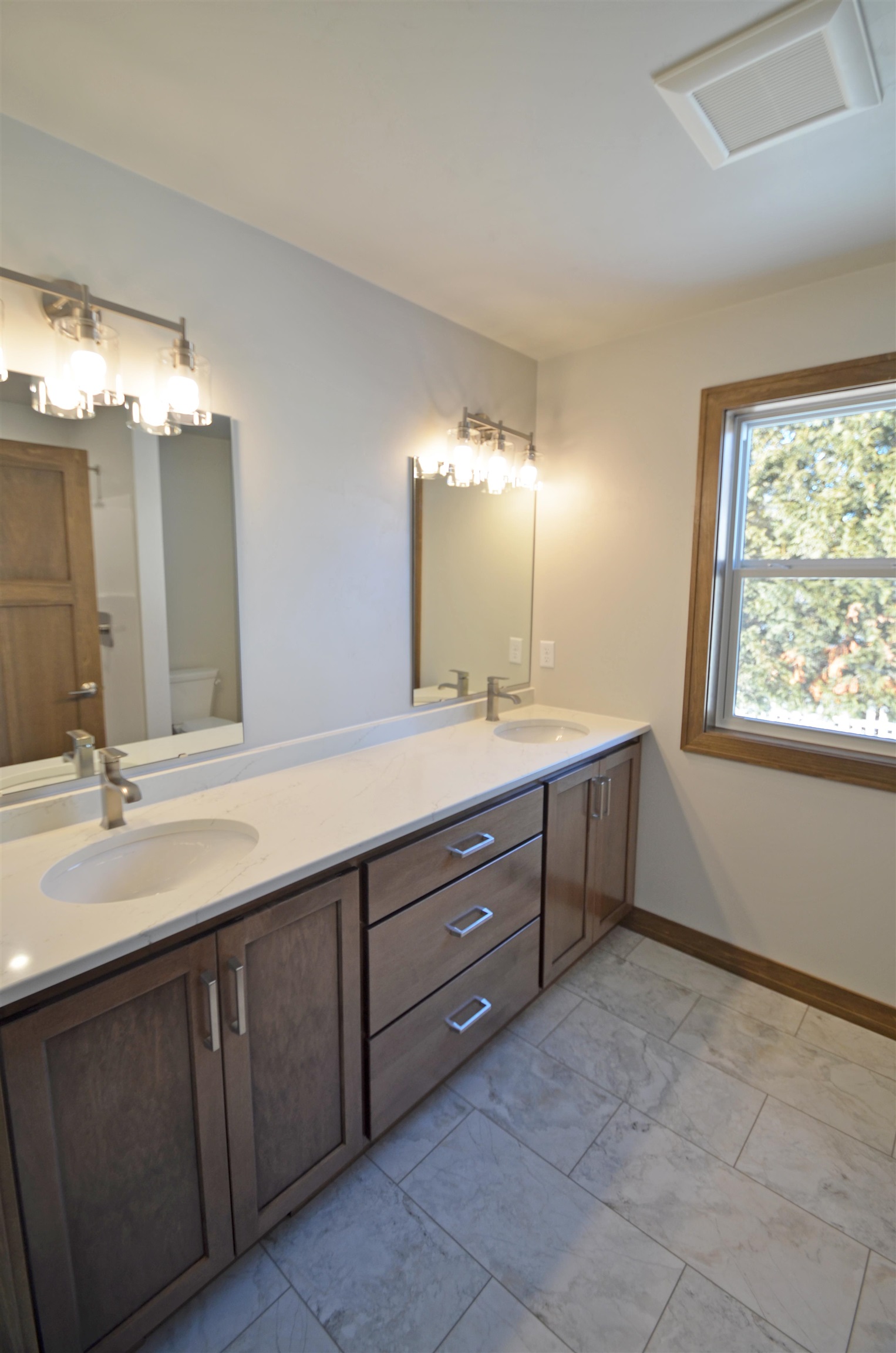 470 South Huron Road Green Bay, WI 54311 - Photo 13 of 27