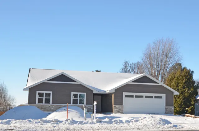 $439,900 | 470 South Huron Road, Green Bay, WI 54311