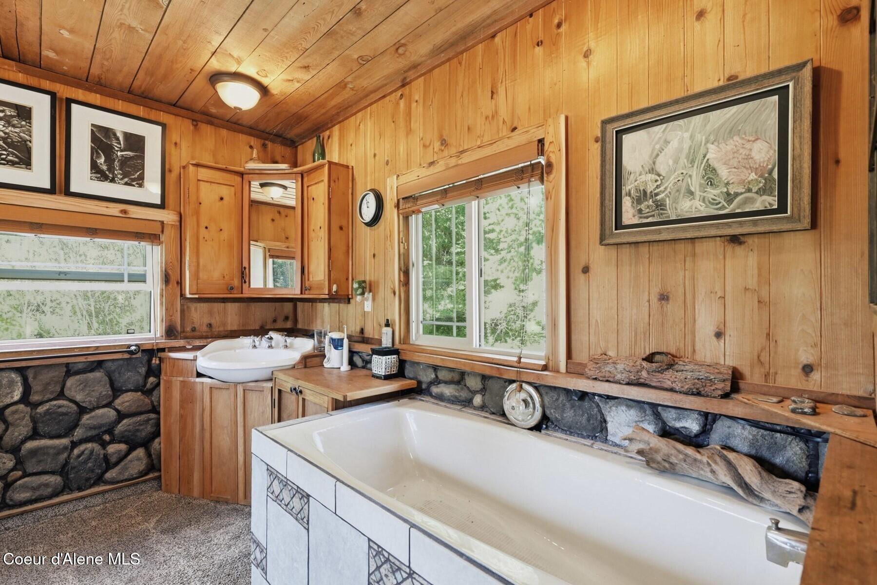 2307 Gold Creek Ridge Road Sandpoint, ID 83864 - Photo 18 of 50 Bathroom