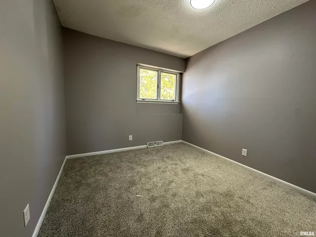 $126,500 | 1312 Debbie Lane, Macomb, IL 61455