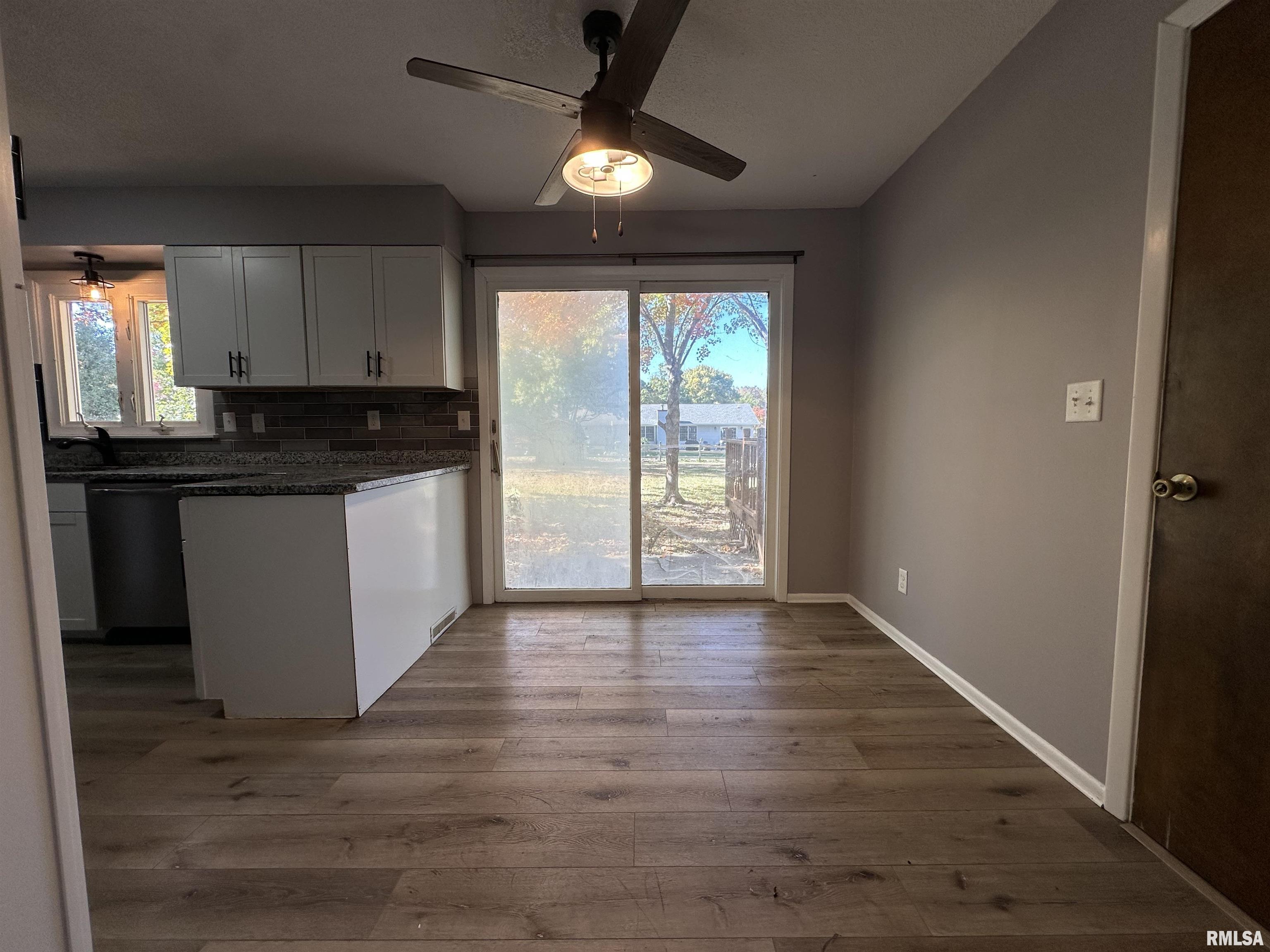 1312 Debbie Lane Macomb, IL 61455 - Photo 4 of 24