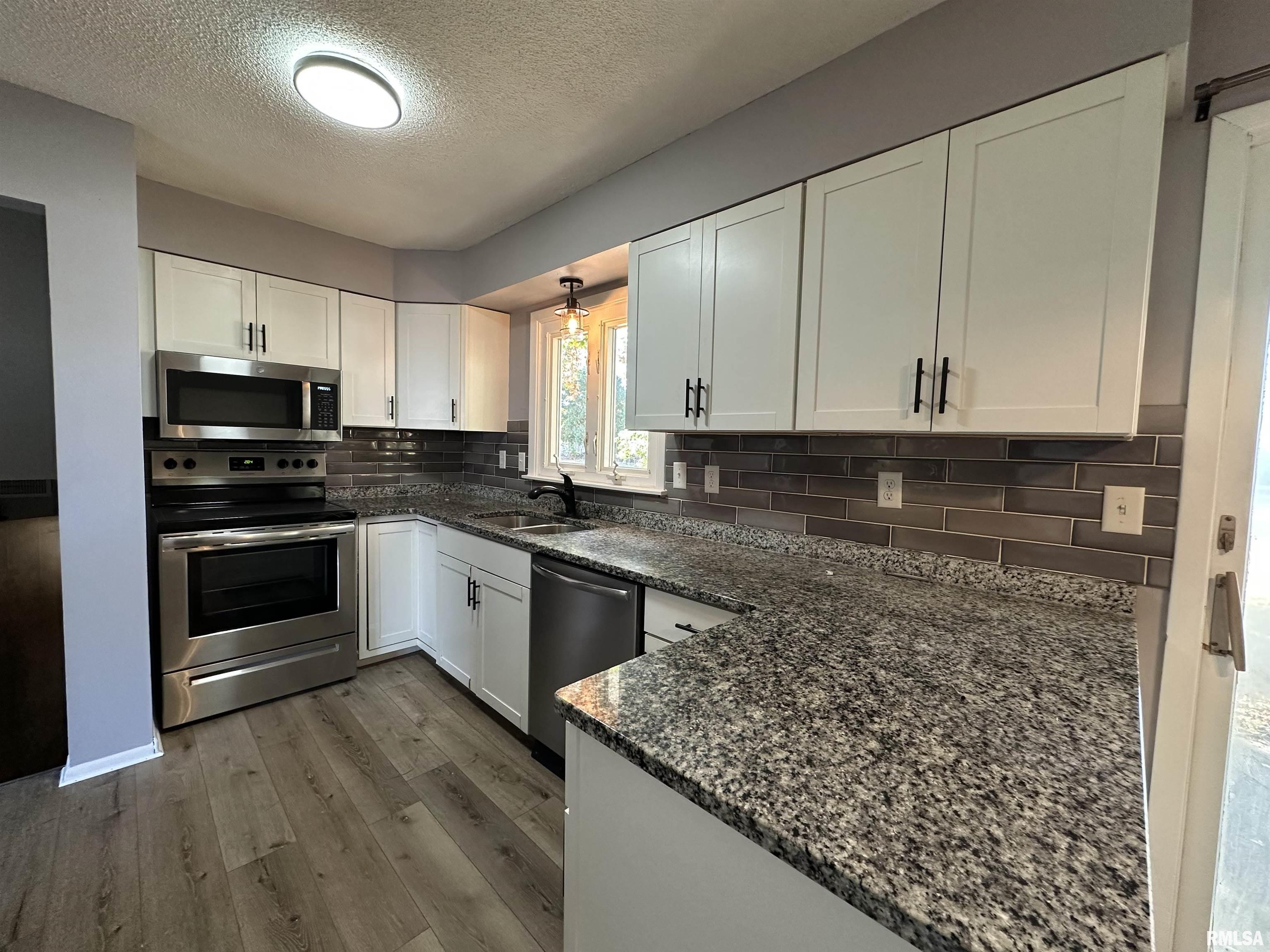 1312 Debbie Lane Macomb, IL 61455 - Photo 6 of 24