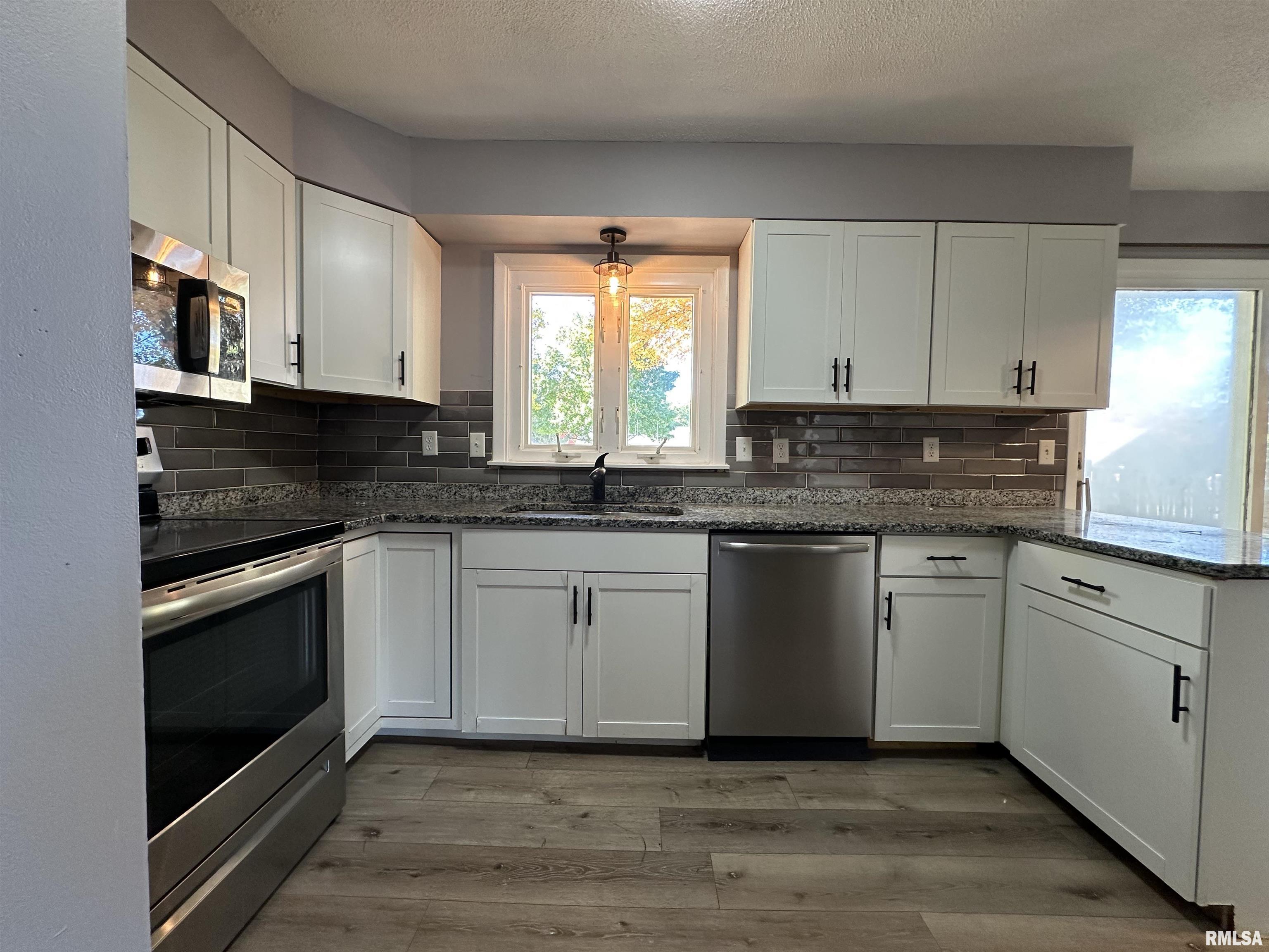 1312 Debbie Lane Macomb, IL 61455 - Photo 7 of 24