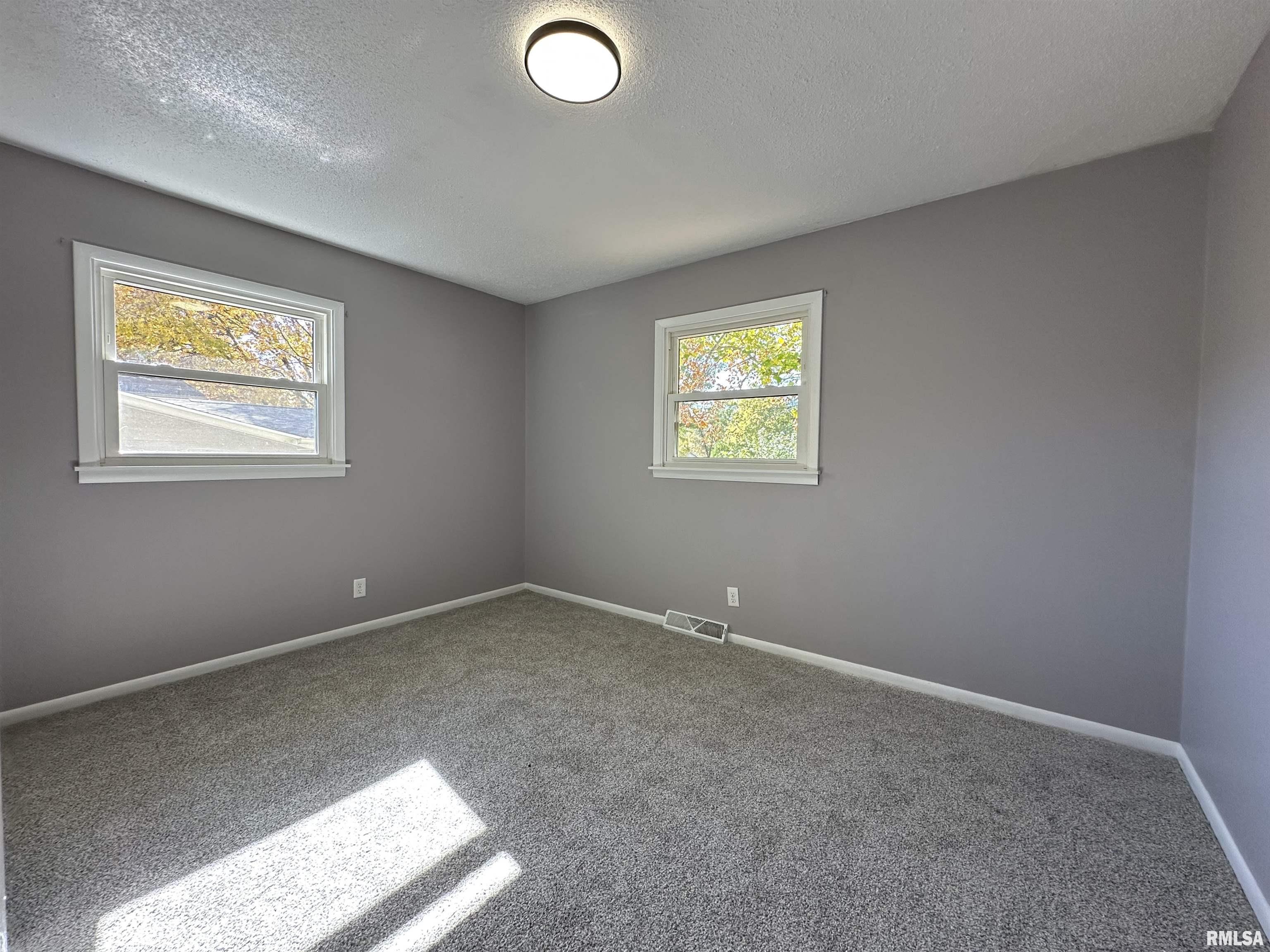 1312 Debbie Lane Macomb, IL 61455 - Photo 10 of 24