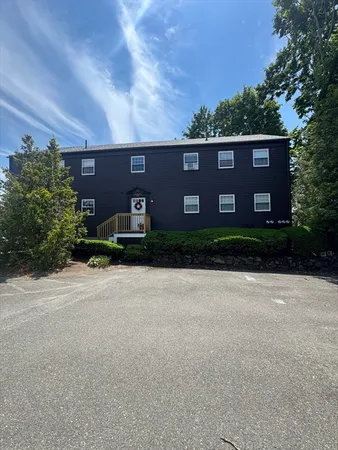 $2,395 | 23 State Street, Unit 4, Marblehead, MA 01945